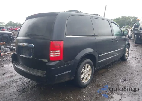 2010 Chrysler Town & Country Touring Plus z USA, uszkodzony, nr VIN 2A4RR8DXXAR320401